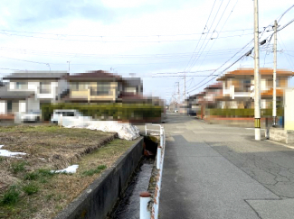 【前面道路含む現地写真】