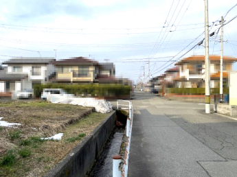 【前面道路含む現地写真】