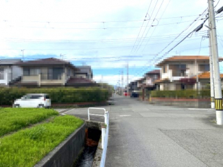 【前面道路含む現地写真】