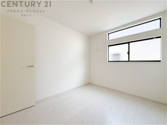 創造性や成長を促す遊びの空間を提供。学習や趣味に集中できる環境を整えます。個別のプライベートスペースは自己表現と自立心を育み、心地よい睡眠環境を整えリラックスできる場所を提供。