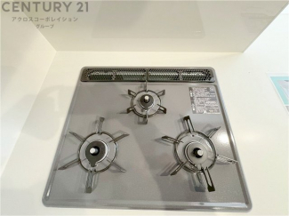 多数の調理器具を同時に使用でき、料理の効率化が可能。省エネで節約になり、様々な料理スタイルに適応できます。また、火力調整が独立しており、手入れや掃除もしやすく、今よりもっとお料理が楽しくなるかも。