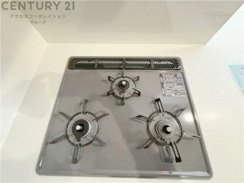 多数の調理器具を同時に使用でき、料理の効率化が可能。省エネで節約になり、様々な料理スタイルに適応できます。また、火力調整が独立しており、手入れや掃除もしやすく、今よりもっとお料理が楽しくなるかも。