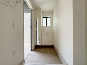 玄関収納付きの玄関です　家族皆様の履物をしっかり収納できます