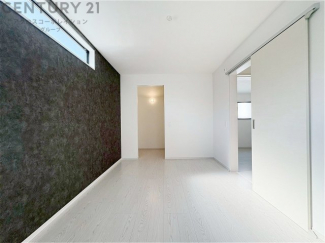 リラックスできるプライベート空間で、快適な睡眠をサポート。個人の好みに合わせたインテリアや寝具で心地良さを追求。プライベートな時間を過ごし、リフレッシュする場所におすすめです。