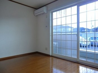 明るい色調の室内です