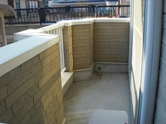 開放的で明るい空間を演出してくれるバルコニーです