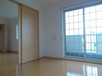 暖かな日差しのふりそそぐバルコニー