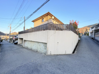 【前面道路含む現地写真】