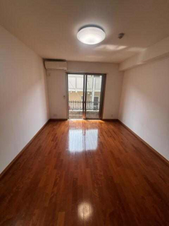 角部屋で明るい室内です