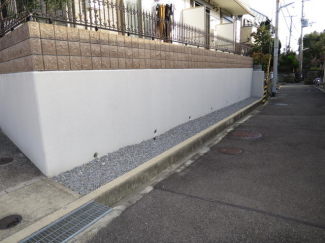 前面道路よりお部屋は高さがあります。