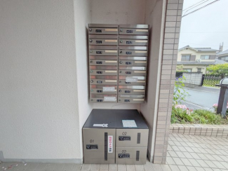 集合ポストと宅配ボックス