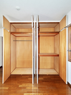 洋室クローゼットと収納