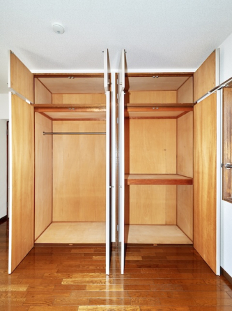 洋室クローゼットと収納