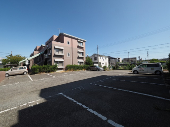 【駐車場】
