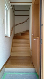 落ち着いた玄関です