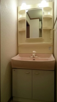 明るい洗面所です