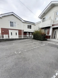 駐車場があるので、車を買う予定の方も安心です