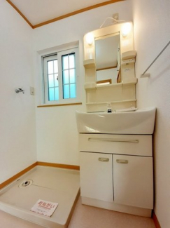 明るい洗面所です