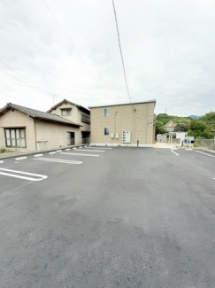 車をお持ちの方に嬉しい駐車場付きの物件です