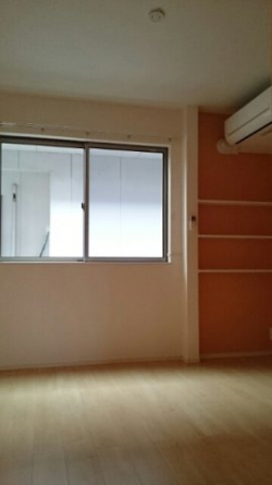 明るい色調の室内です