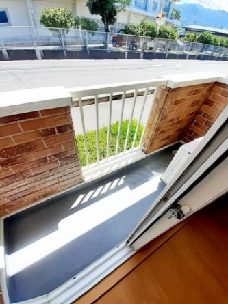 お洗濯にも便利なバルコニー付き