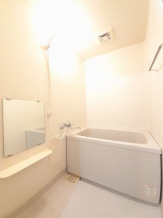 ゆったり過ごせるお風呂です