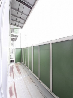 開放的で明るい空間を演出してくれるバルコニーです