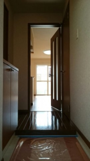 明るい玄関です