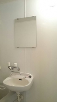 明るい洗面所です