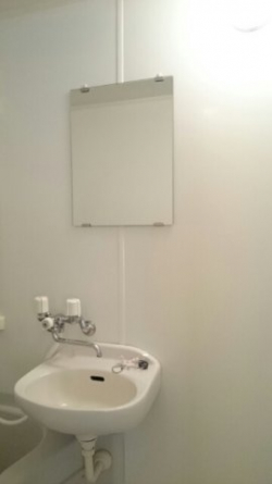 明るい洗面所です