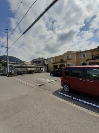 車をお持ちの方に嬉しい駐車場付きの物件です