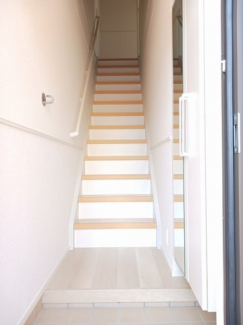 収納もある玄関です