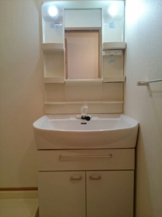 明るい洗面所です