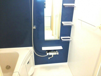 コンパクトで使いやすいお風呂です