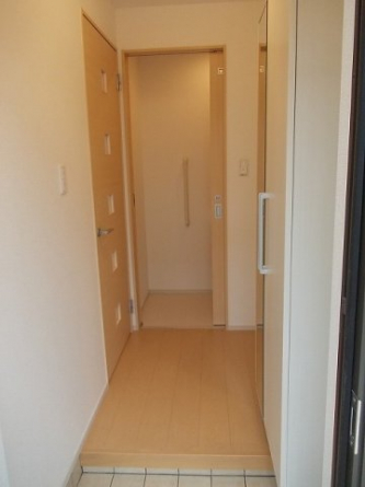 収納もある玄関です