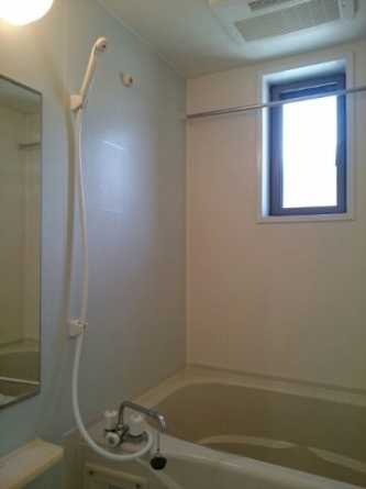 コンパクトで使いやすいお風呂です