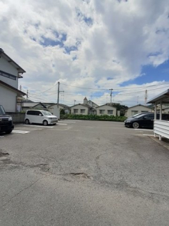 駐車場があるので、車を買う予定の方も安心です