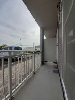 暖かな日差しのふりそそぐバルコニー