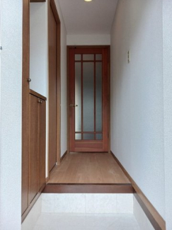 収納もある玄関です