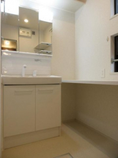 明るい洗面所です