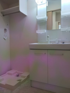 明るい洗面所です