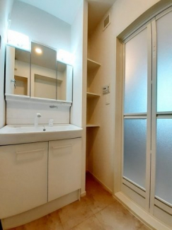 明るい洗面所です