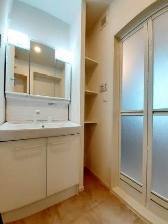 明るい洗面所です