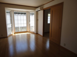 こちらのリビングで趣味の時間をお楽しみください