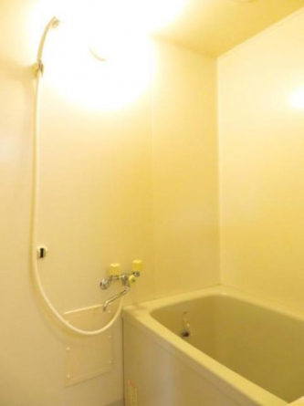 日々の疲れを癒すお風呂付です