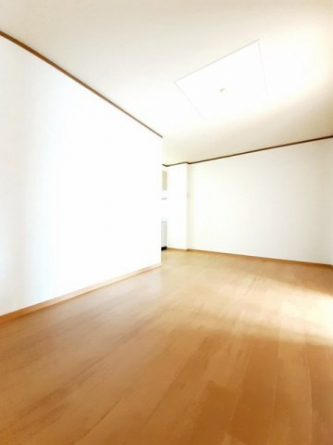 明るい色調の室内です