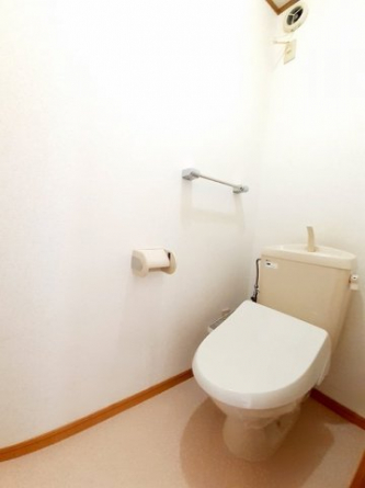 コンパクトで使いやすいトイレです