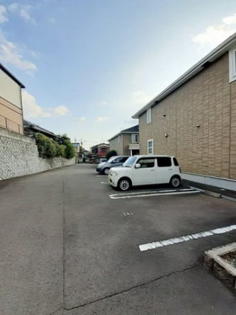 車をお持ちの方に嬉しい駐車場付きの物件です