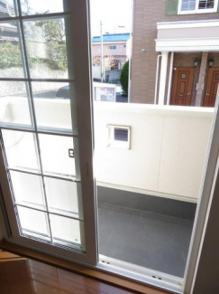 開放的で明るい空間を演出してくれるバルコニーです