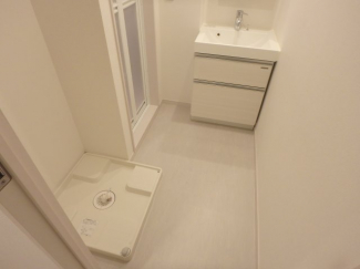 独立洗面化粧台が付いています